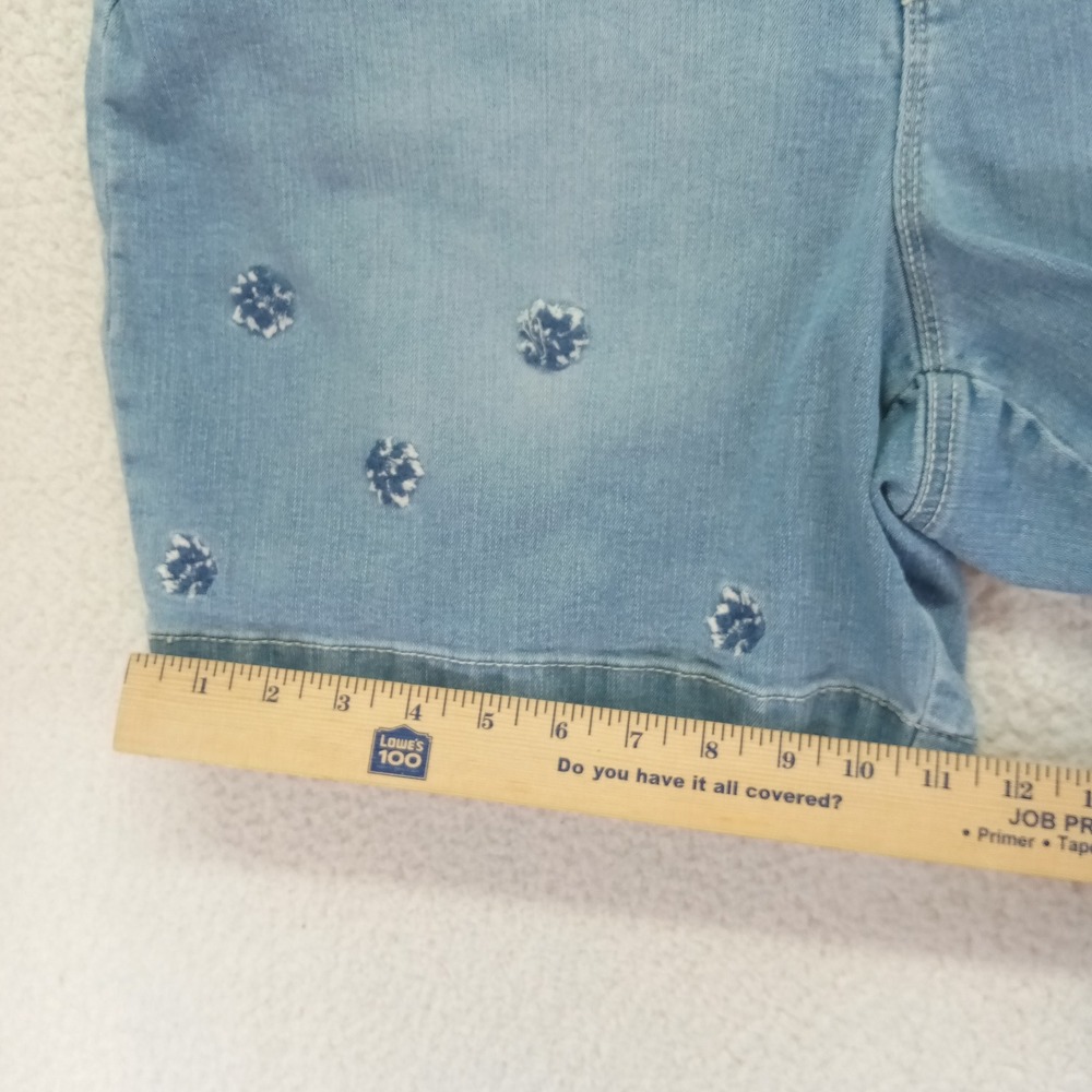 Gloria Vanderbilt Amanda Floral Embroidered Denim Shorts Light Wash Blue Size 14 - Picture 9 of 10